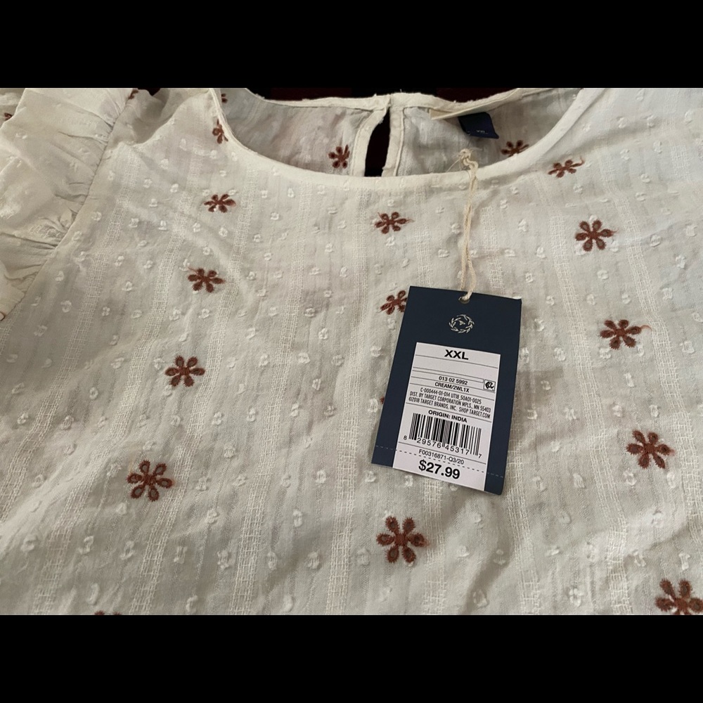White women’s top with brown appliqués. New with tags.
